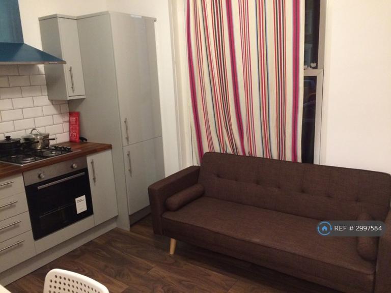 Flat Amersham Road in Greater London