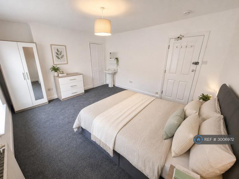 Room Aberdeen Street in Scarborough
