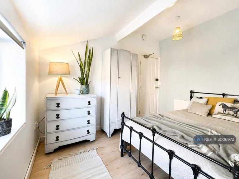 Room Aberdeen Street in Scarborough