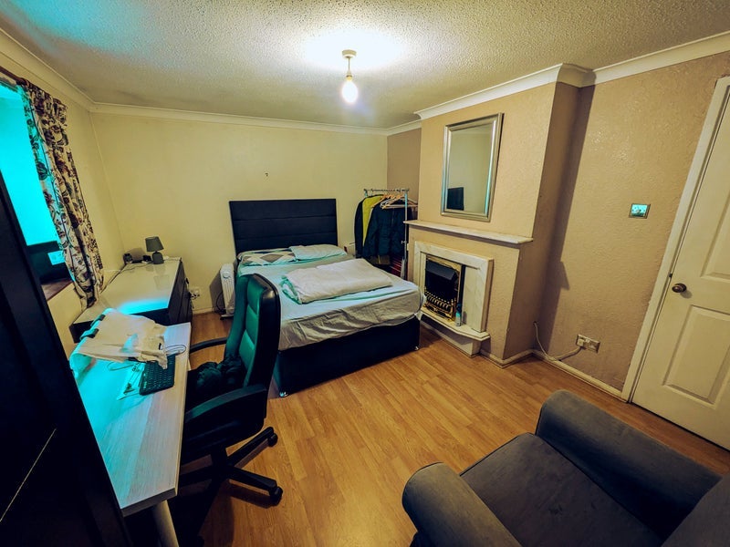 Room Millroad Gardens in Glasgow