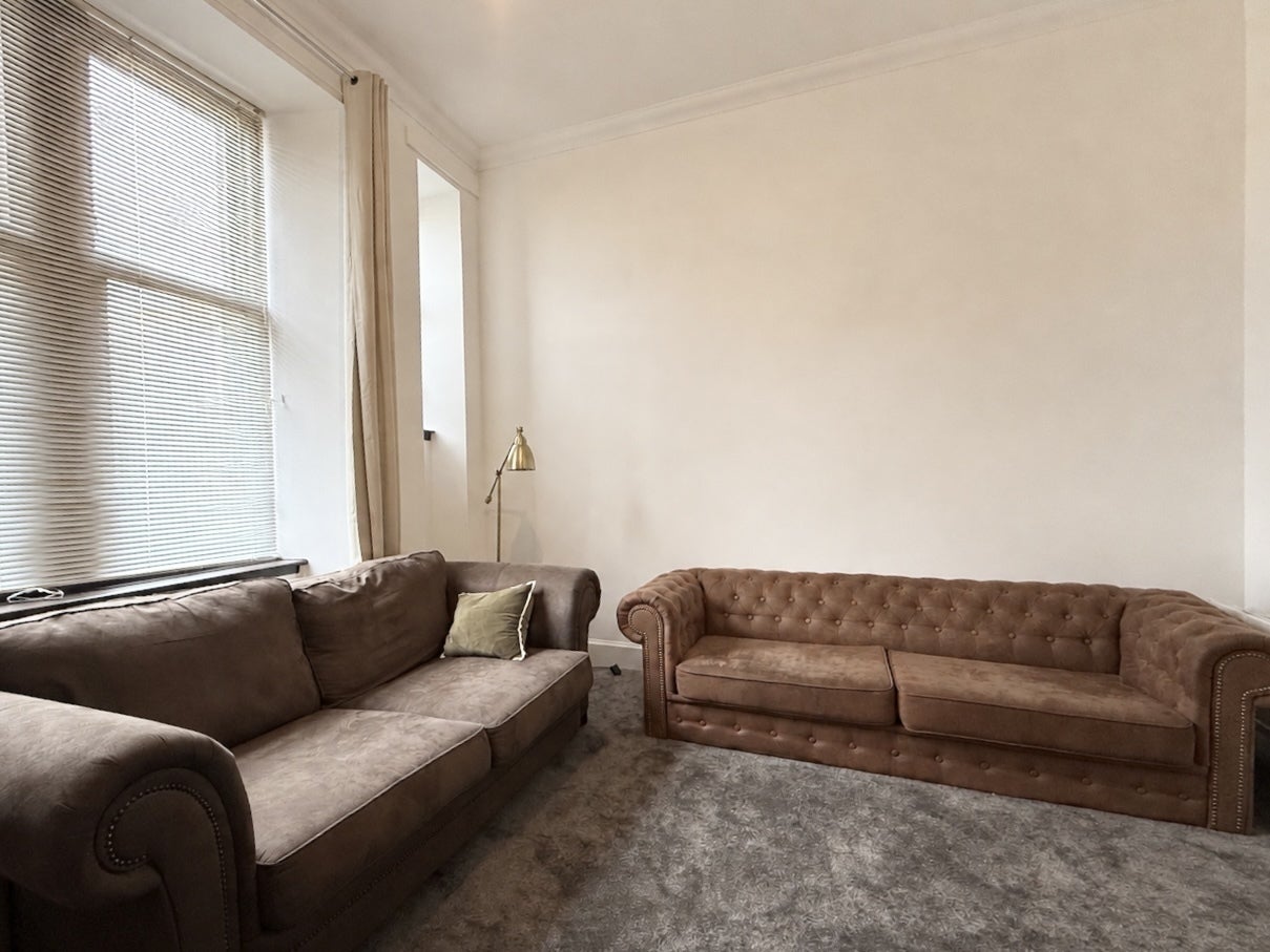 Flat Appin Road in Glasgow