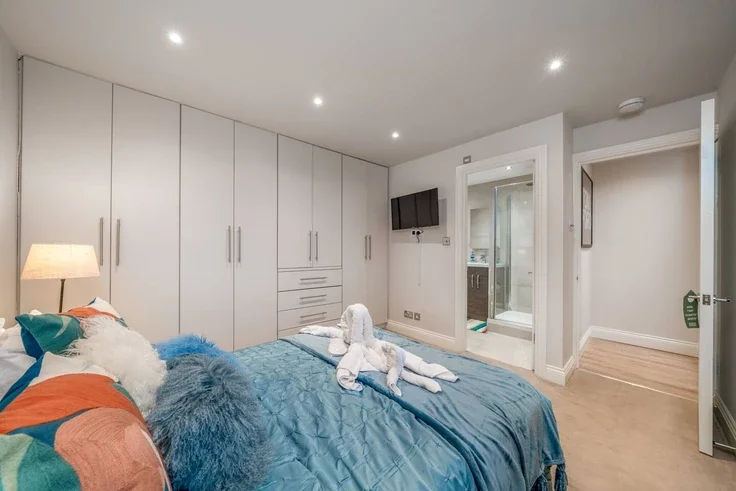 Flat Finborough Road in Greater London