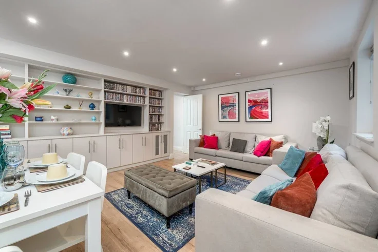 Flat Finborough Road in Greater London