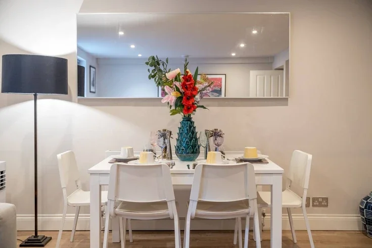 Flat Finborough Road in Greater London
