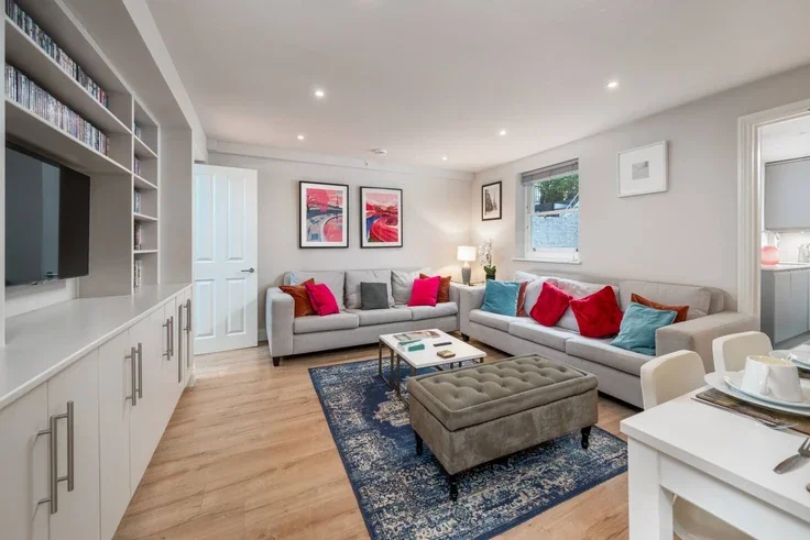 Flat Finborough Road in Greater London