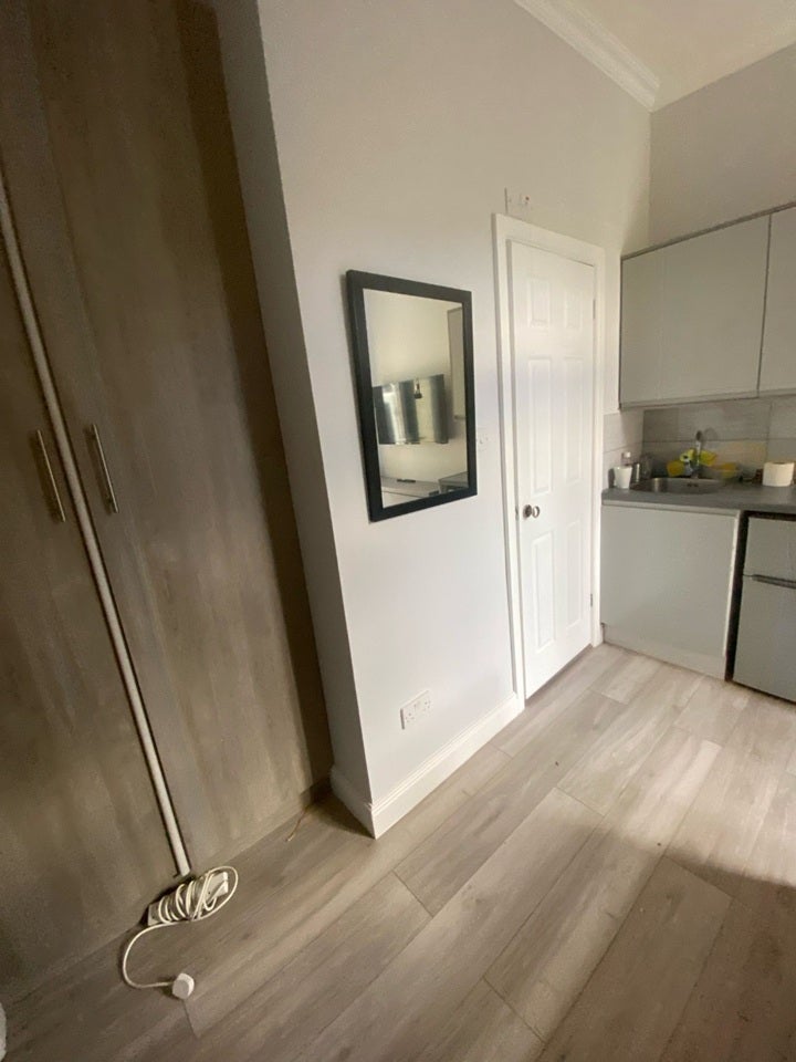 Flat Brownhill Road in Greater London