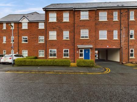 Flat Holywell Drive in Warrington