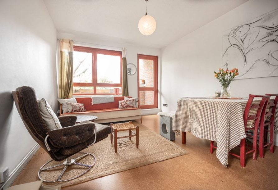 Flat Sheen Road in Greater London
