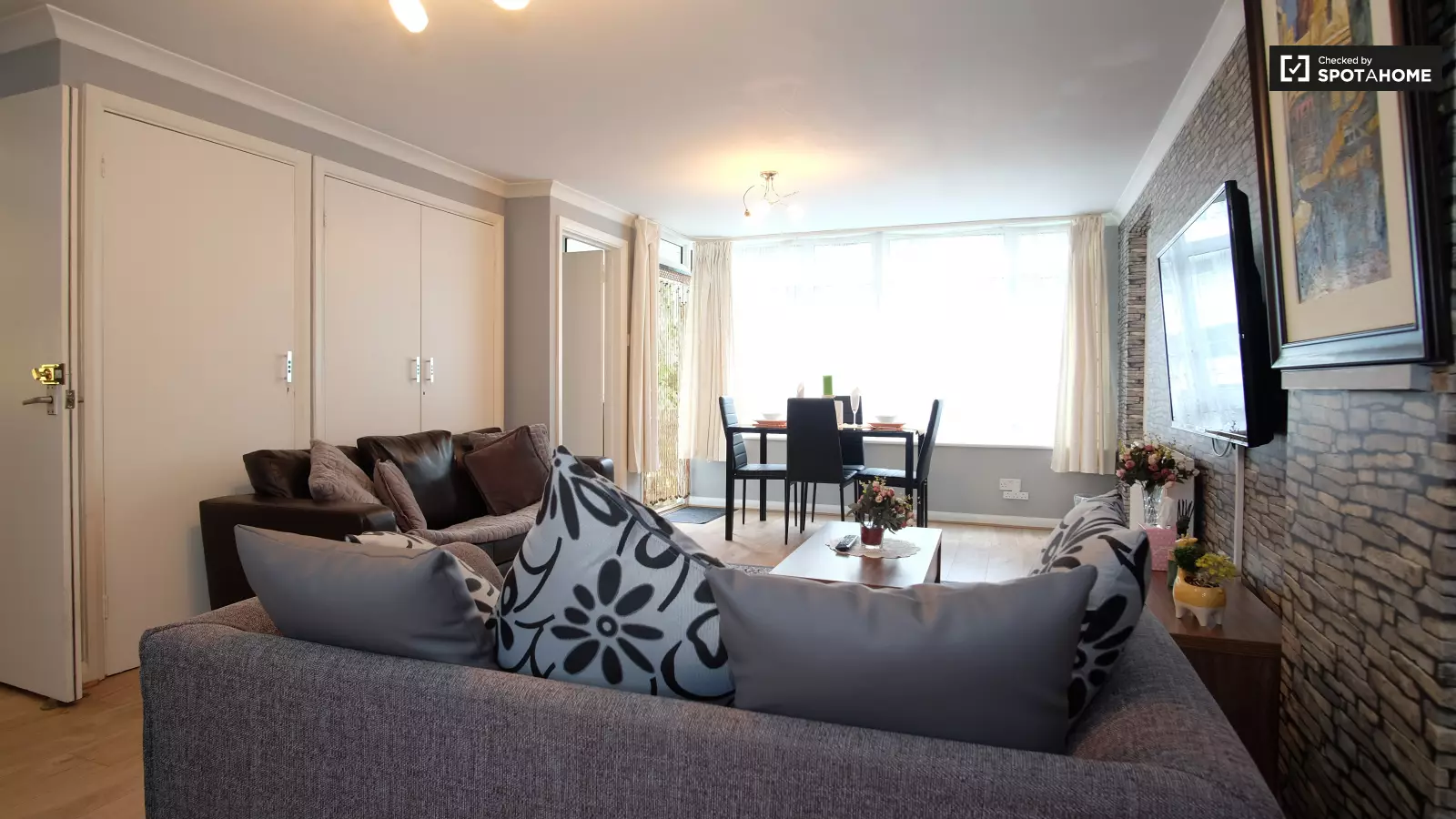 Flat Churchill Gardens Road in City of Westminster