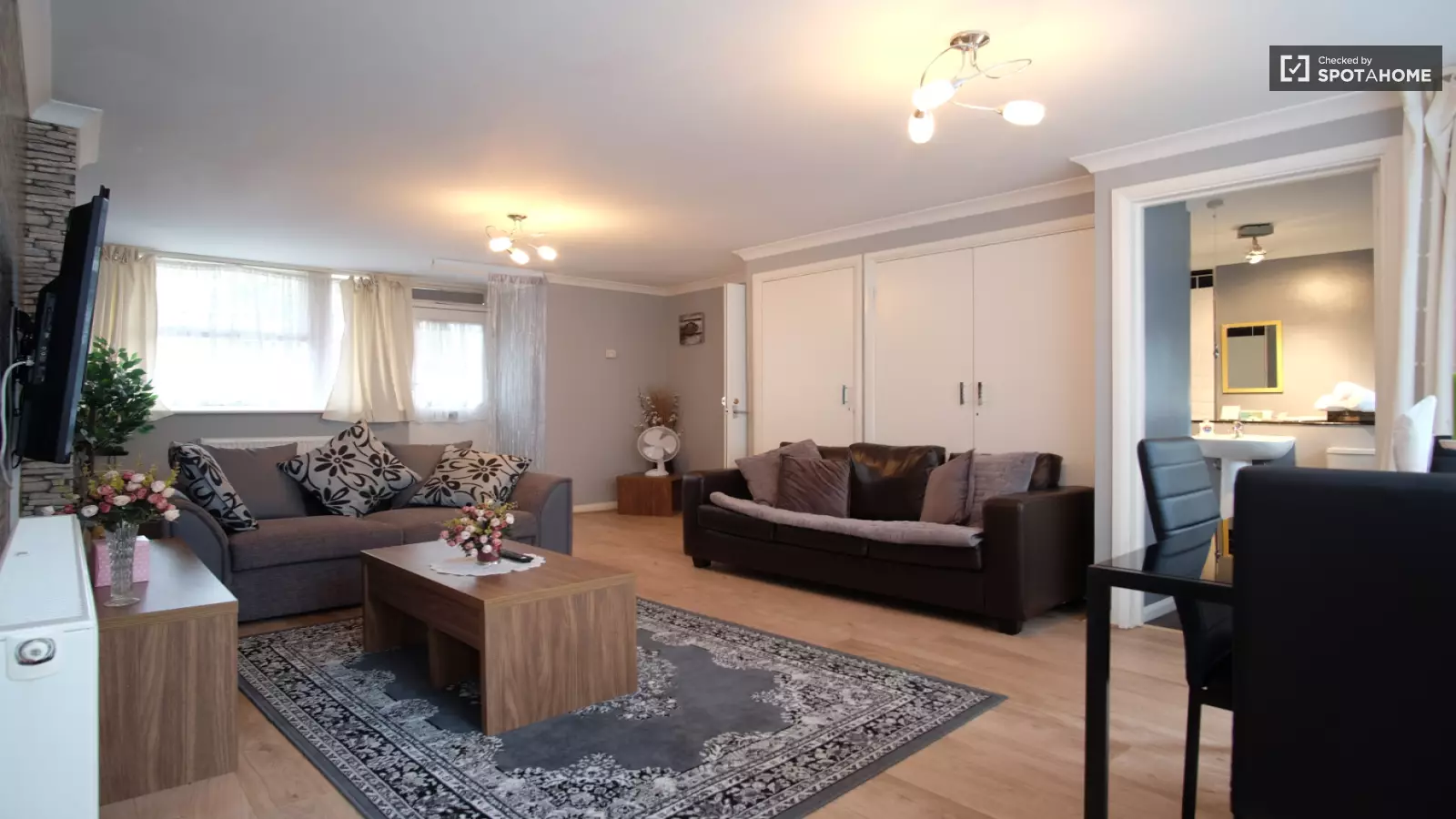 Flat Churchill Gardens Road in City of Westminster
