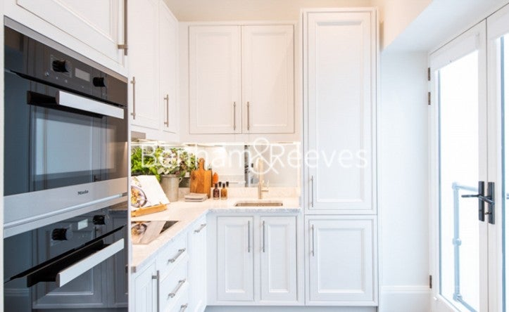 Flat Prince of Wales Terrace in Greater London