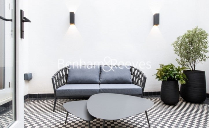 Flat Prince of Wales Terrace in Greater London