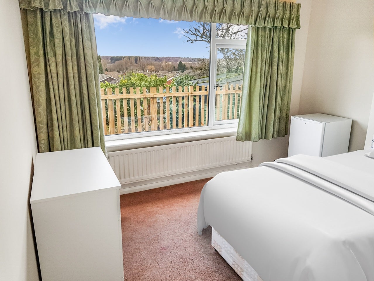 Room Lapworth Drive in Birmingham