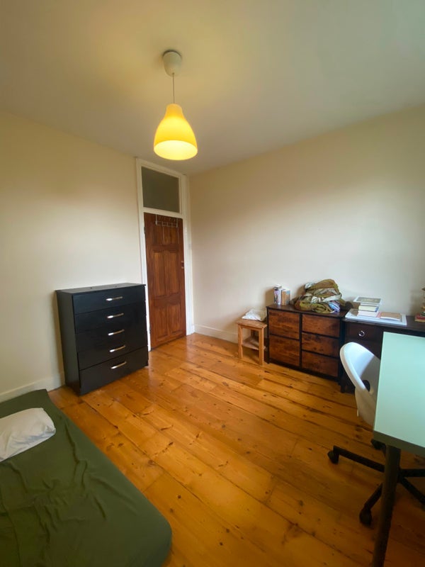 Room Forest Road in Greater London