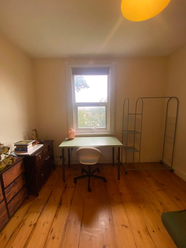Room Forest Road in Greater London
