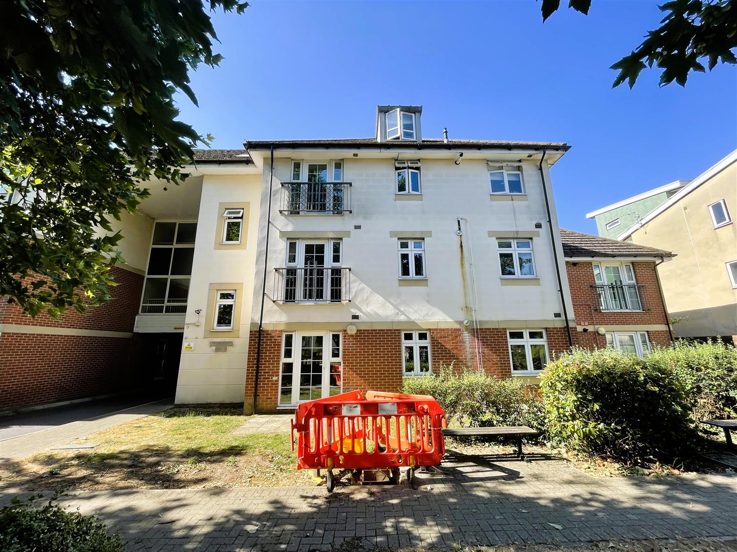 Flat Millbrook Road East in Southampton