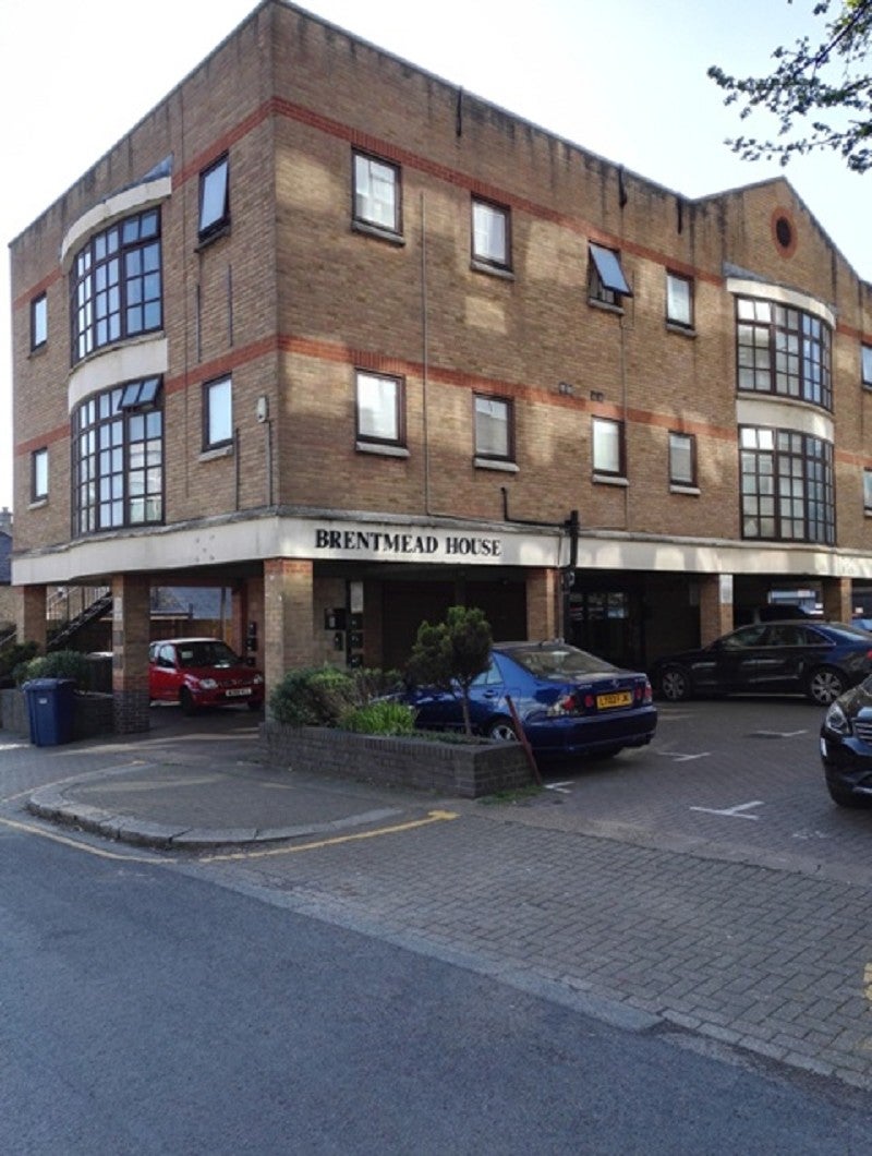 Flat Britannia Road in Greater London