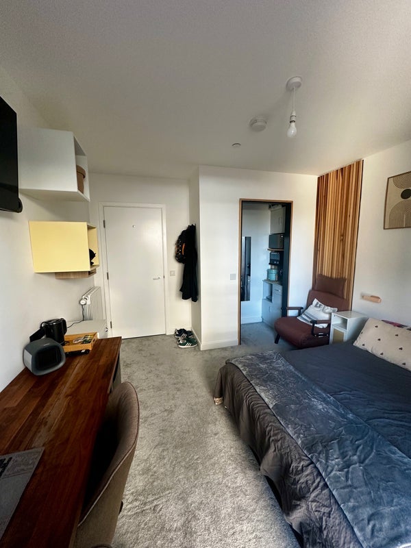 Room Banks Road in Greater London