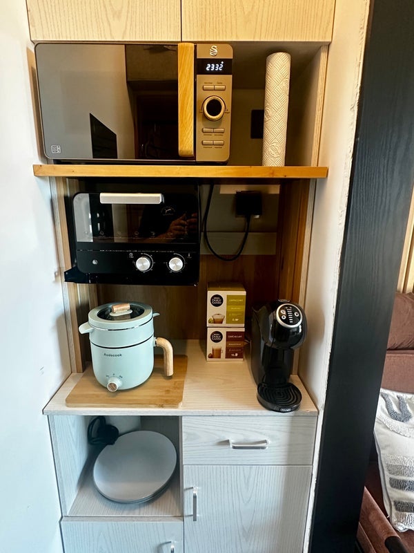 Room Banks Road in Greater London