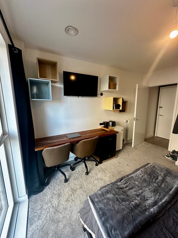 Room Banks Road in Greater London