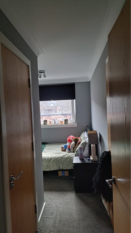 Room Hillfoot Street in Glasgow