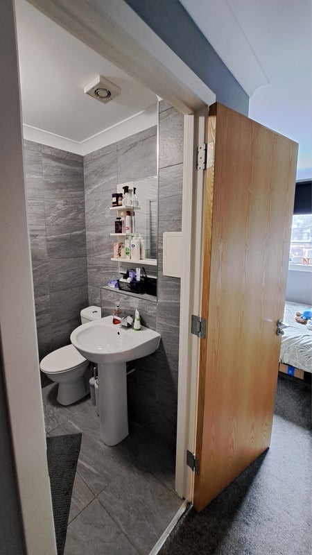 Room Hillfoot Street in Glasgow
