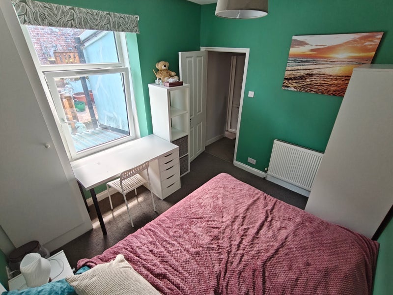 Room High Street in Pontypridd
