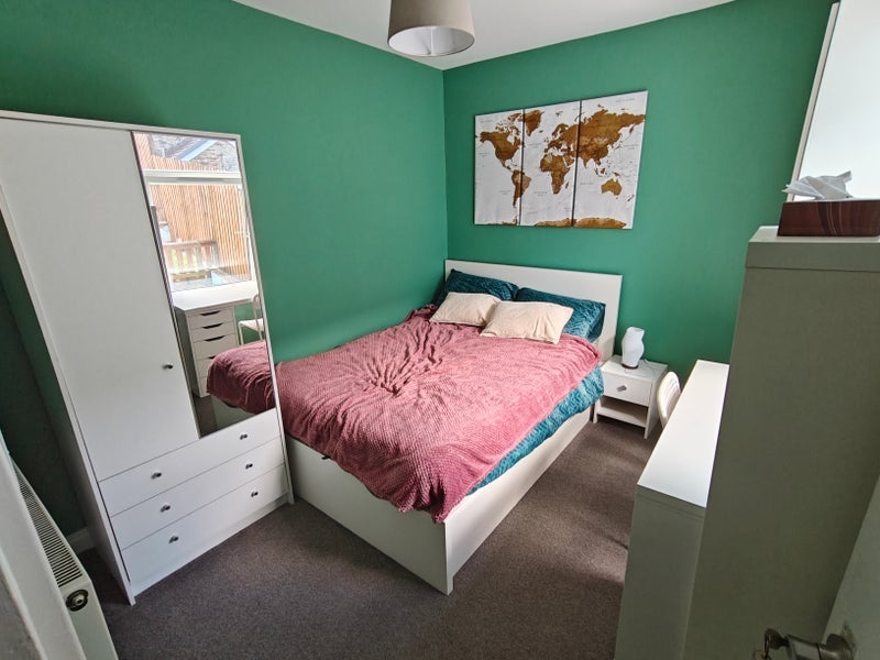 Room High Street in Pontypridd