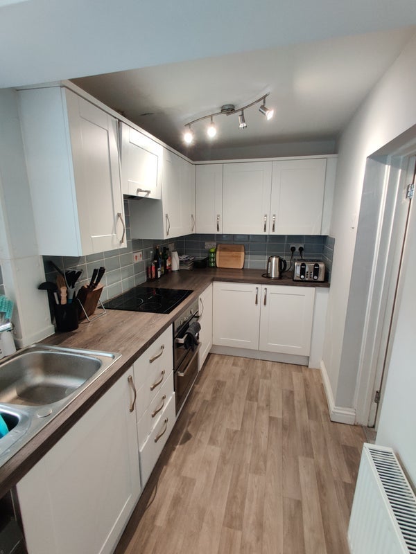 Room High Street in Pontypridd
