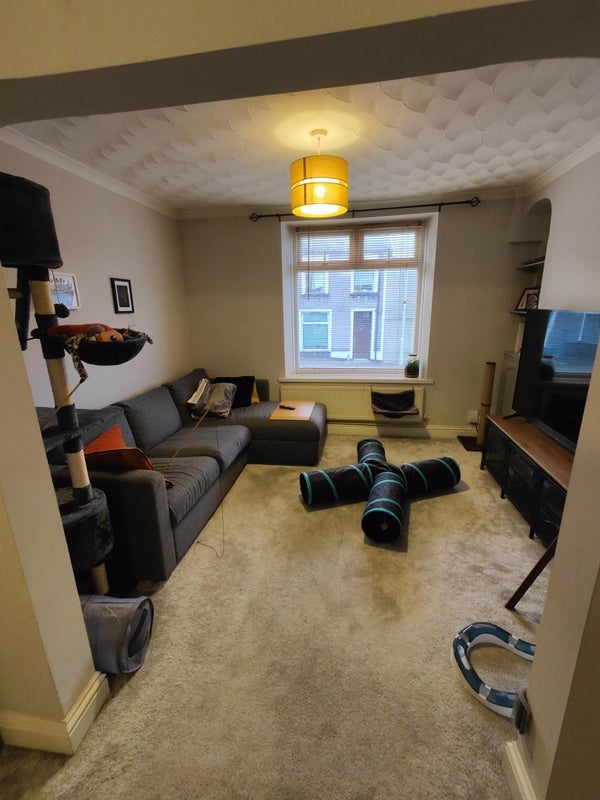 Room High Street in Pontypridd