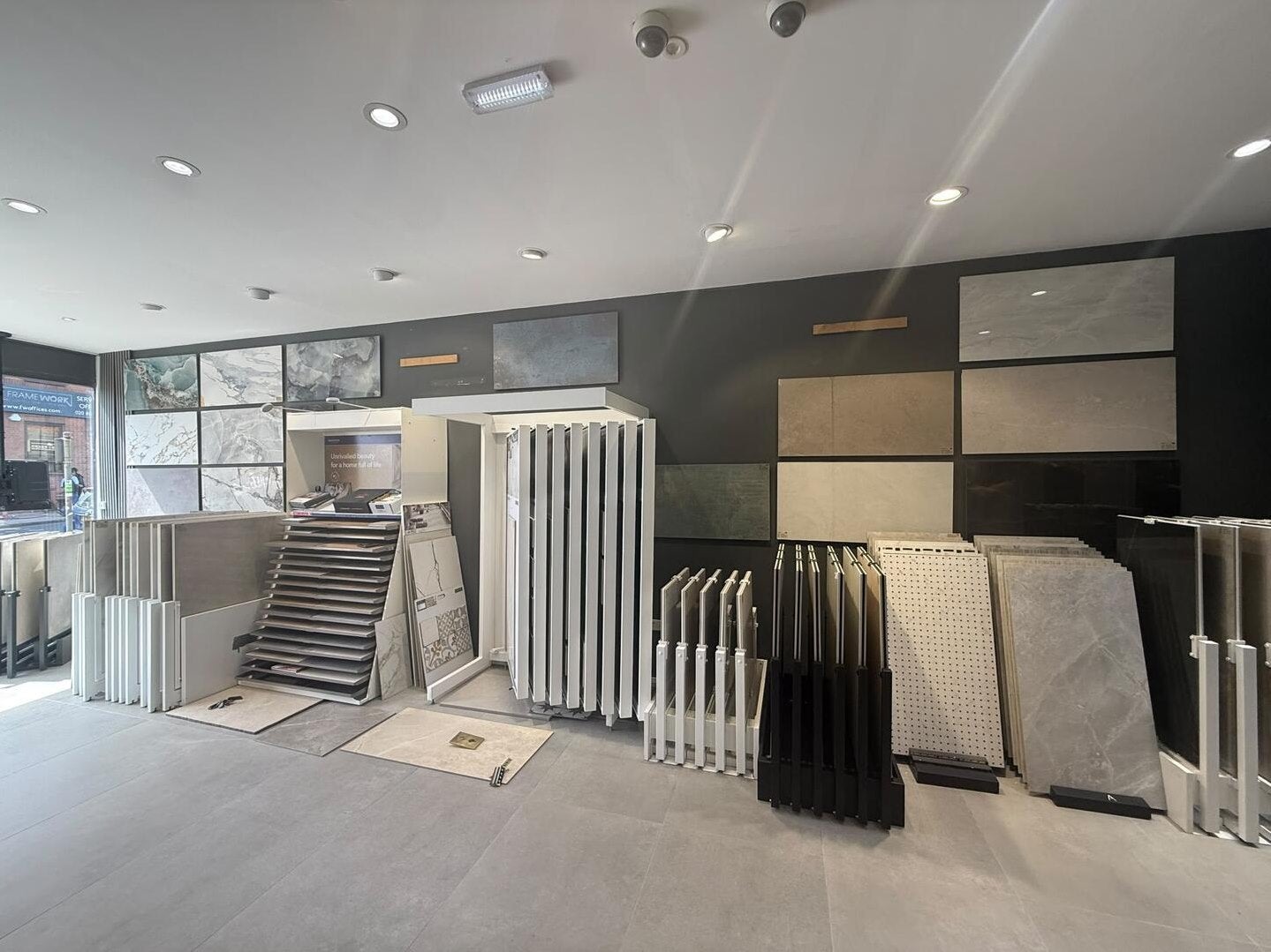 Flat Ballards Lane in Greater London