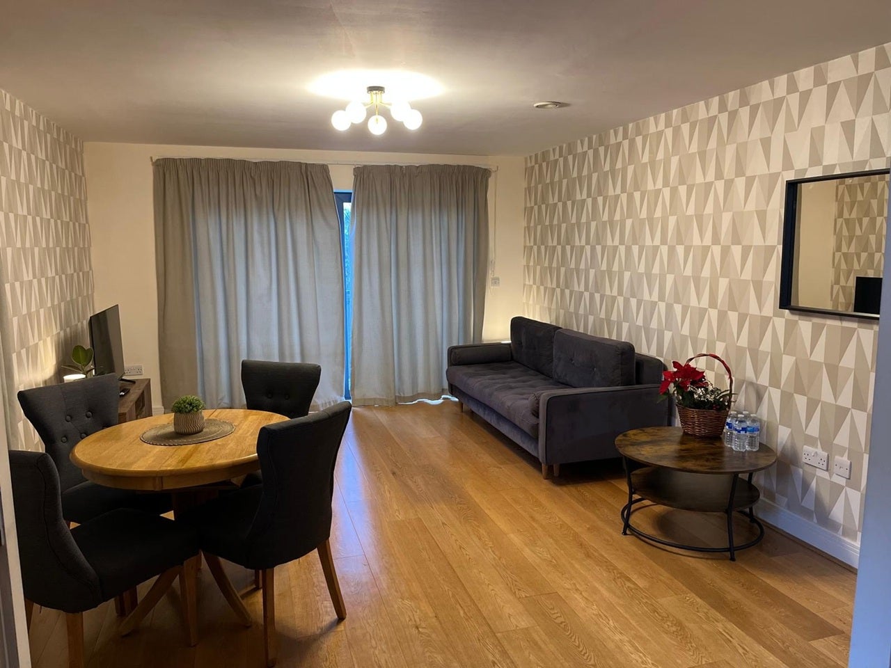 Flat Forty Avenue in Greater London