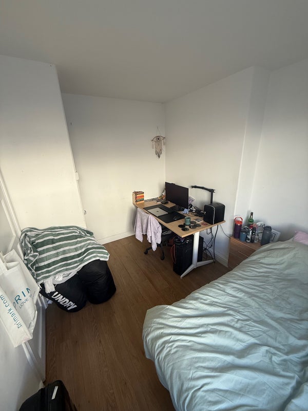 Flat Chillington Drive in Greater London