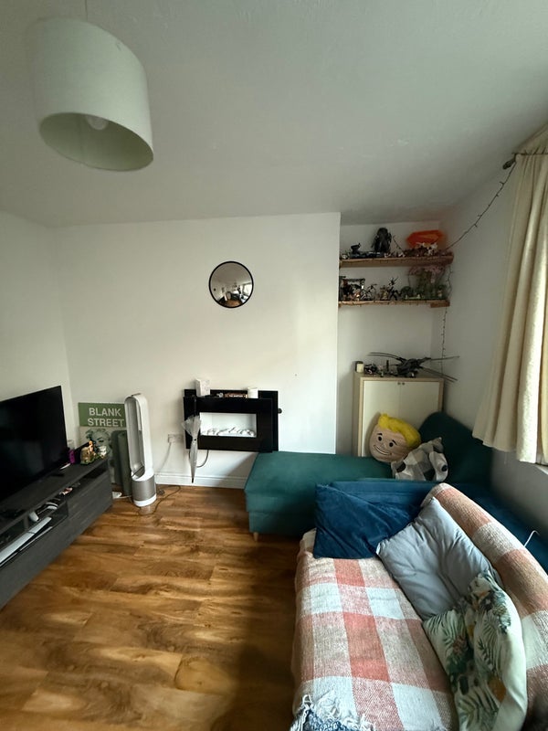 Flat Chillington Drive in Greater London