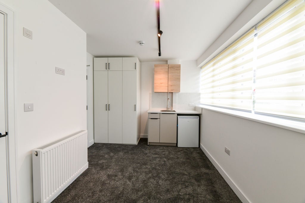 Room Albert Drive in Greater London