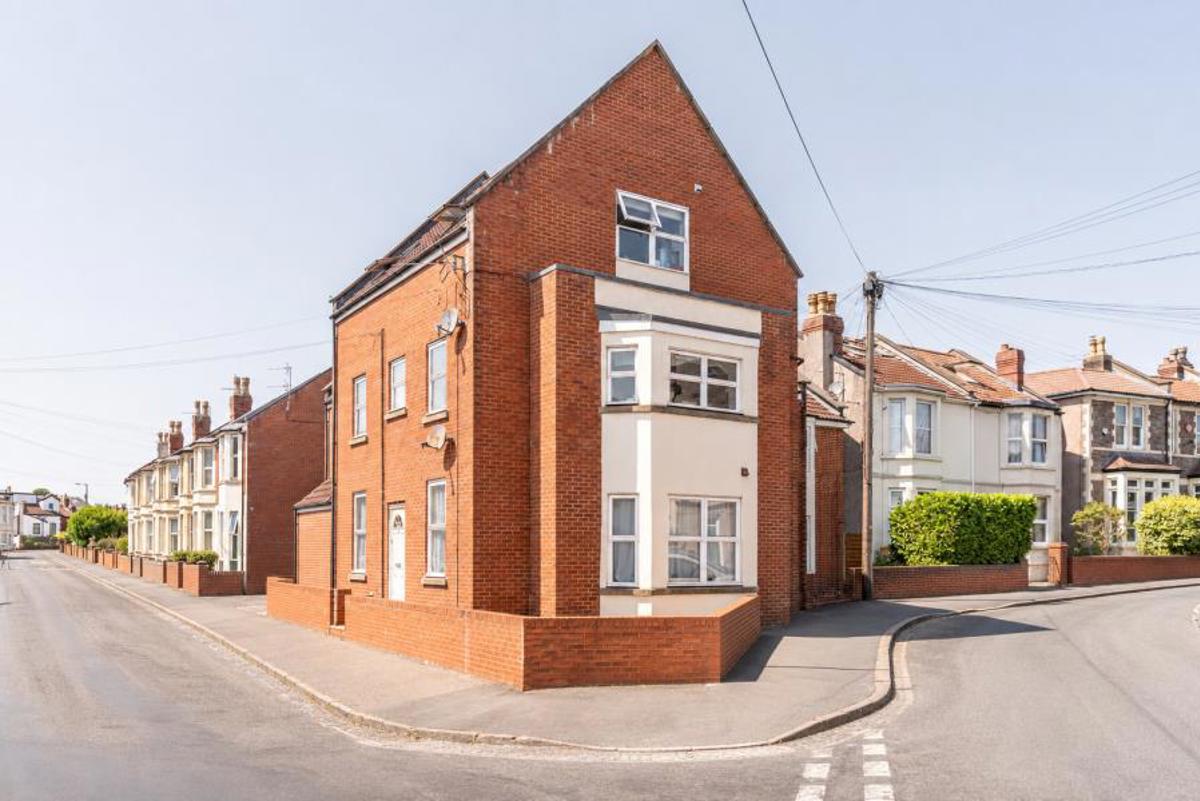 Flat Maple Road in Bristol