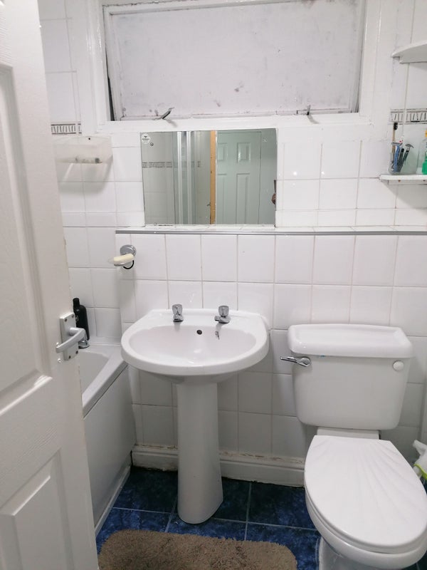 Room Chestnut Grove in Pumpherston