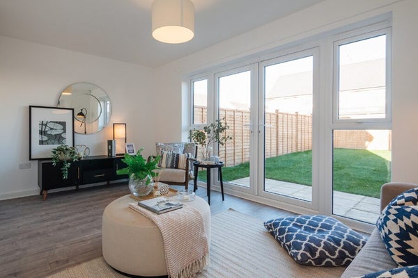 Flat Whinmoor Mews in Leeds