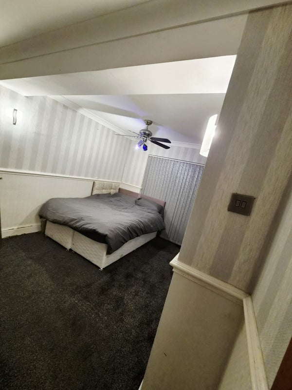 Room Ransdale Drive in Bradford