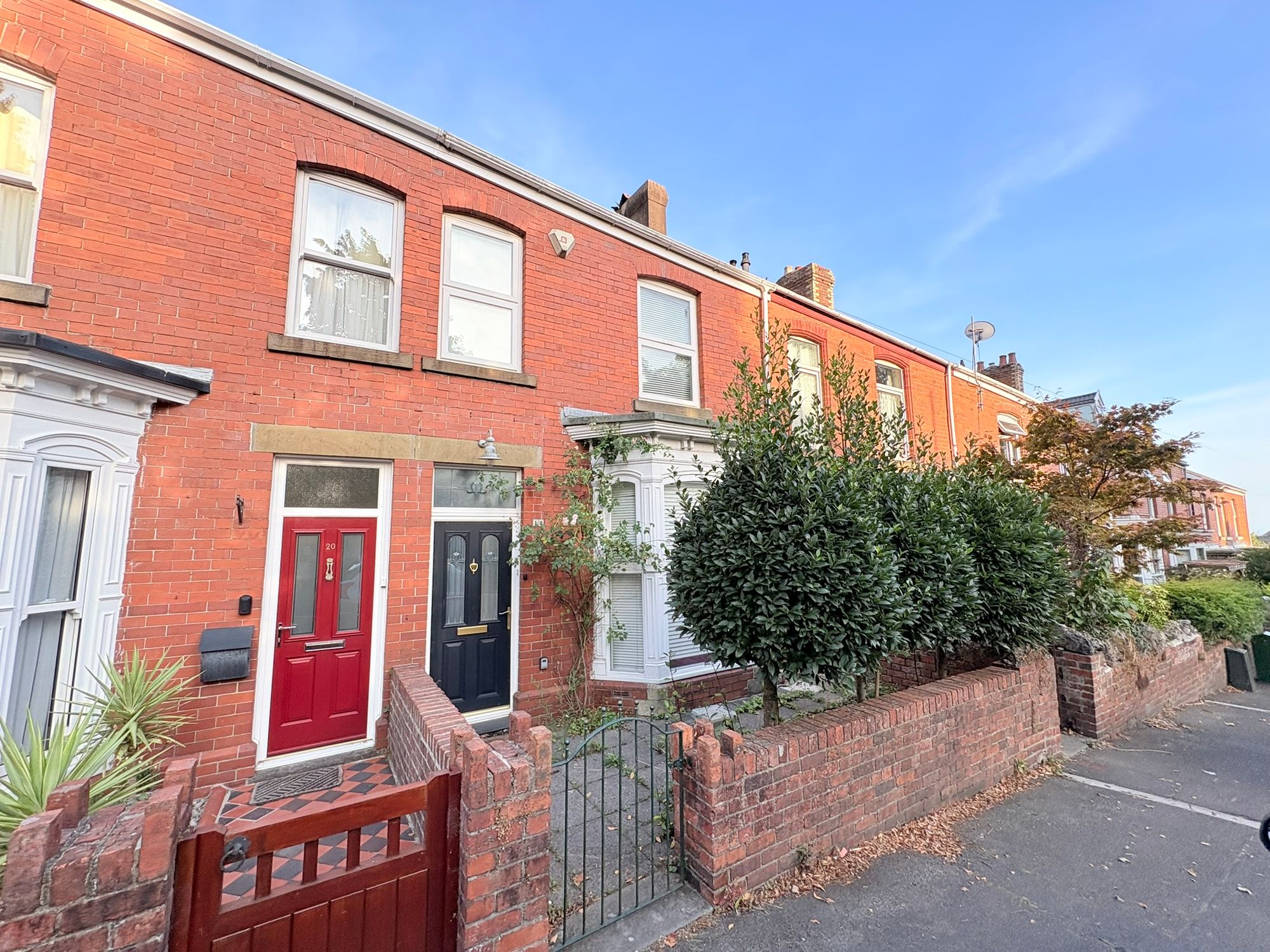 Flat Parc Wern Road in Swansea