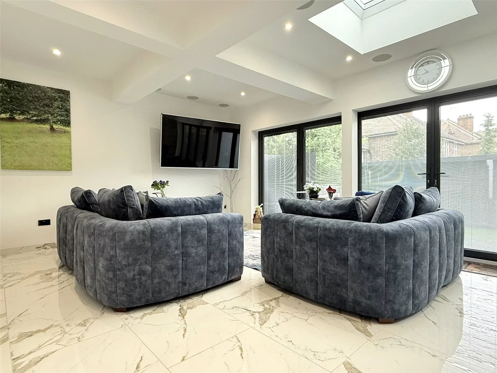 House Belmont Avenue in Greater London