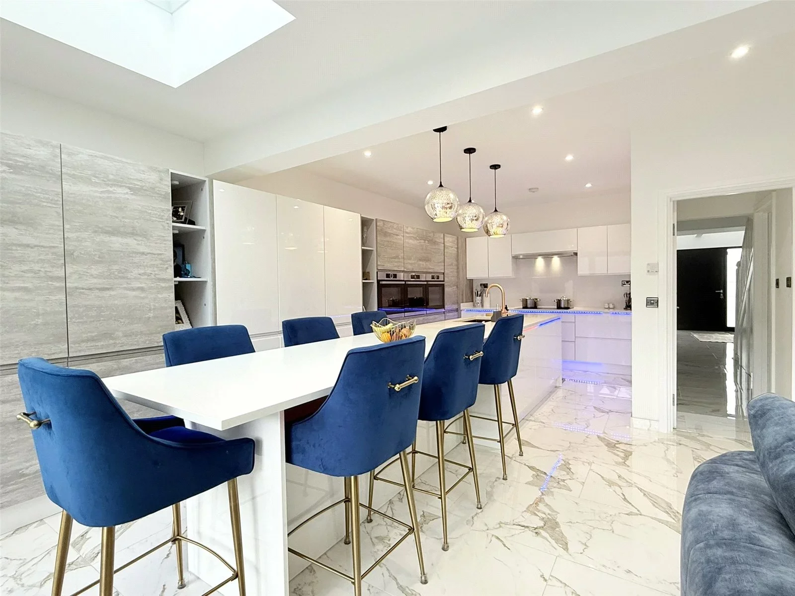 House Belmont Avenue in Greater London