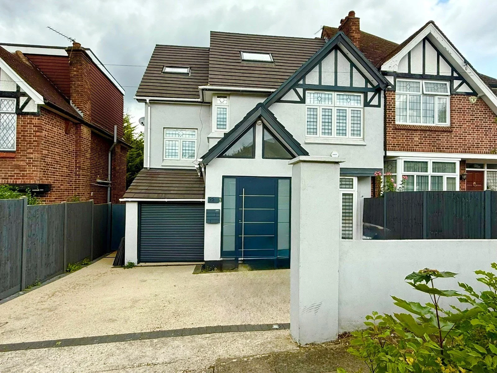 House Belmont Avenue in Greater London