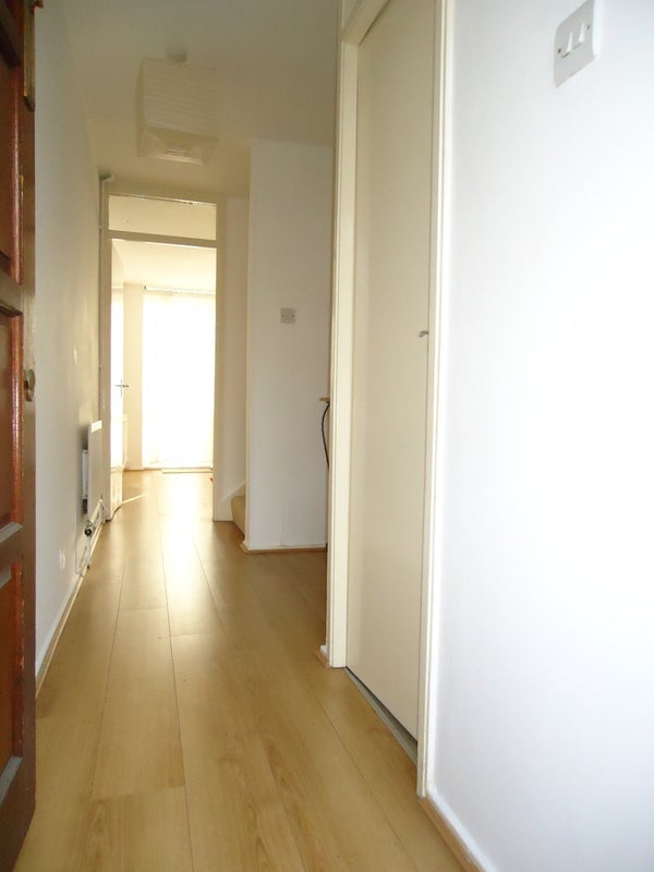 Room Westbridge Road in Greater London