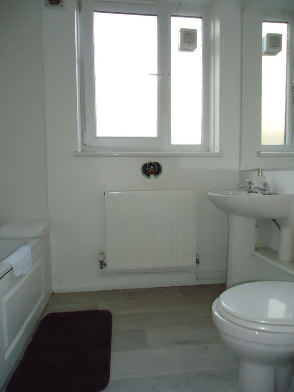 Room Westbridge Road in Greater London
