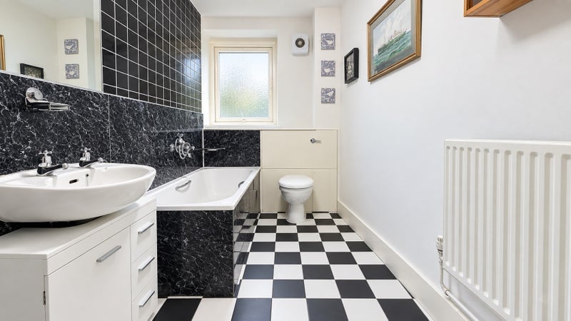 Room Penywern Road in Greater London