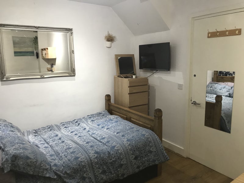 Room Penywern Road in Greater London