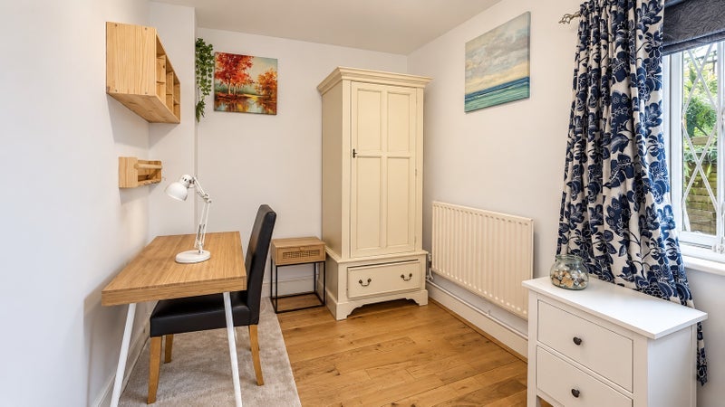 Room Penywern Road in Greater London