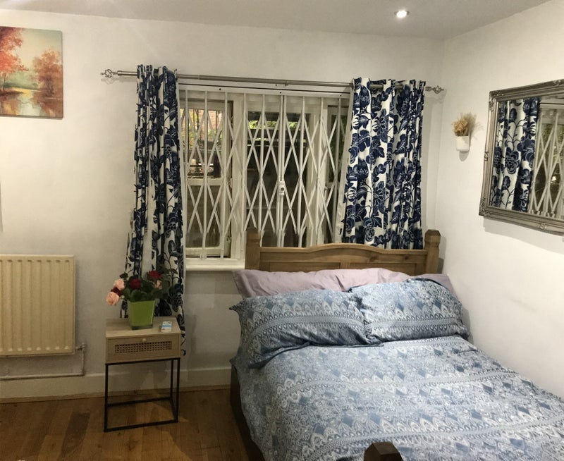 Room Penywern Road in Greater London