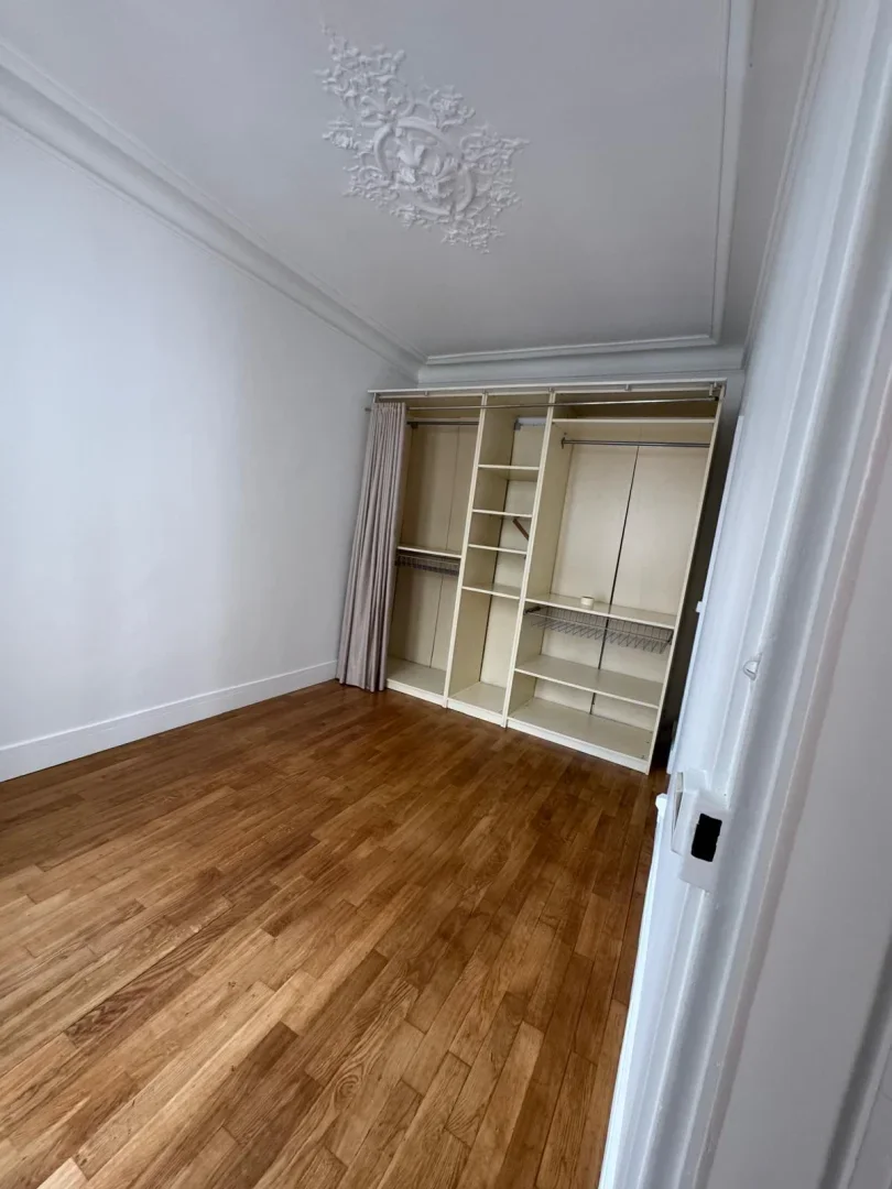 Flat Rue du Débarcadère in Paris